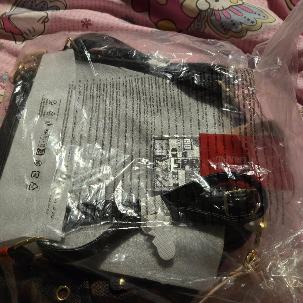 NEW* SPRAYGROUND - Picture 4 of 4